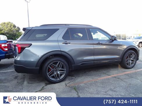 Used 2026 Ford Explorer ST-Line w/ ST-Line Street Pack AWD/4WD image 4
