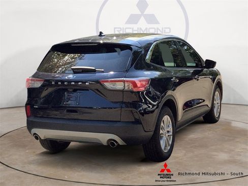 Used 2021 Ford Escape SE image 3