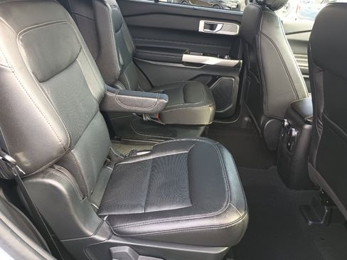 Used 2023 Ford Explorer Limited w/ Equipment Group 301A AWD/4WD image 29