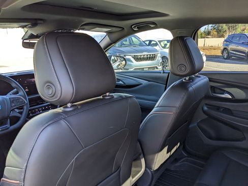 Used 2024 Buick Envista Avenir image 21