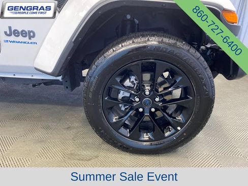 Used 2025 Jeep Wrangler Unlimited Sahara w/ Safety Group AWD/4WD image 44