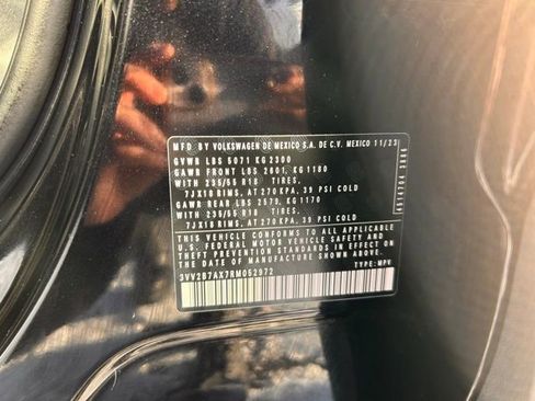 Used 2024 Volkswagen Tiguan SE image 31