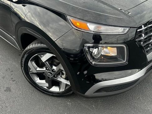 Certified 2025 Hyundai Venue SEL image 2