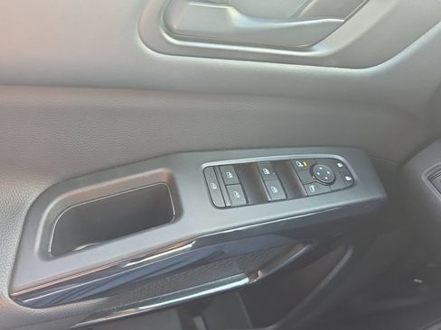 Used 2025 Nissan Pathfinder SV FWD image 23