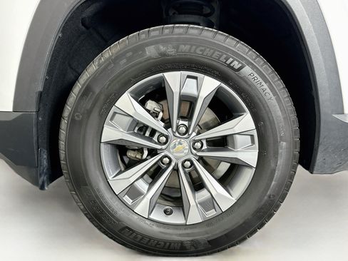 Used 2025 Chevrolet Equinox LT AWD/4WD image 11
