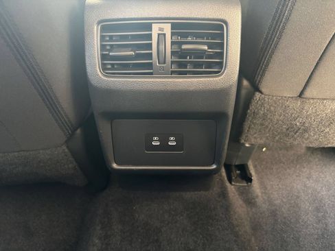 Used 2025 Nissan Rogue SV FWD image 24