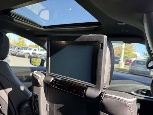 New 2026 Chrysler Pacifica Limited w/ Uconnect Theater Family Group FWD image 34