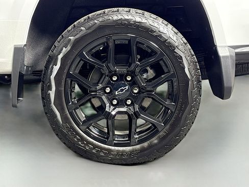 Used 2025 Chevrolet Colorado Z71 w/ Technology Package image 35