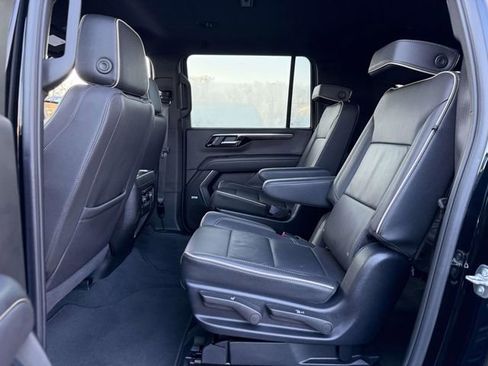 Used 2025 Chevrolet Suburban Premier AWD/4WD image 14