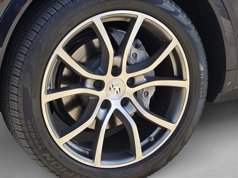 Used 2019 Porsche Cayenne w/ Premium Plus Package image 8