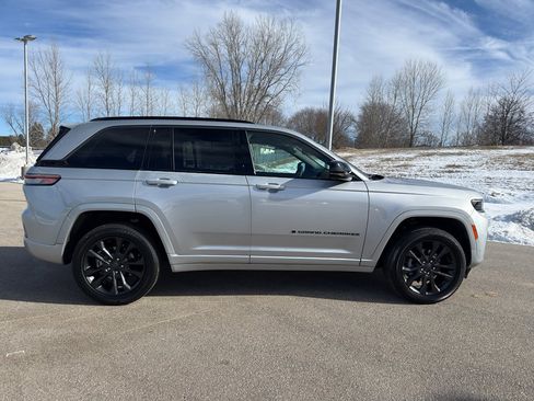 New 2026 Jeep Grand Cherokee Limited Reserve AWD/4WD image 4