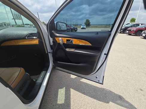 Used 2011 Lincoln MKX 2WD w/ 101A Rapid Spec Order Code image 25