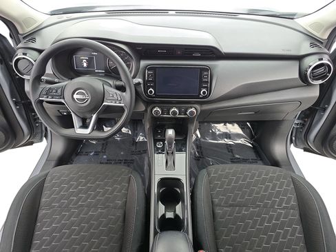 Used 2024 Nissan Kicks SV image 9