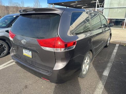 Used 2013 Toyota Sienna L image 10