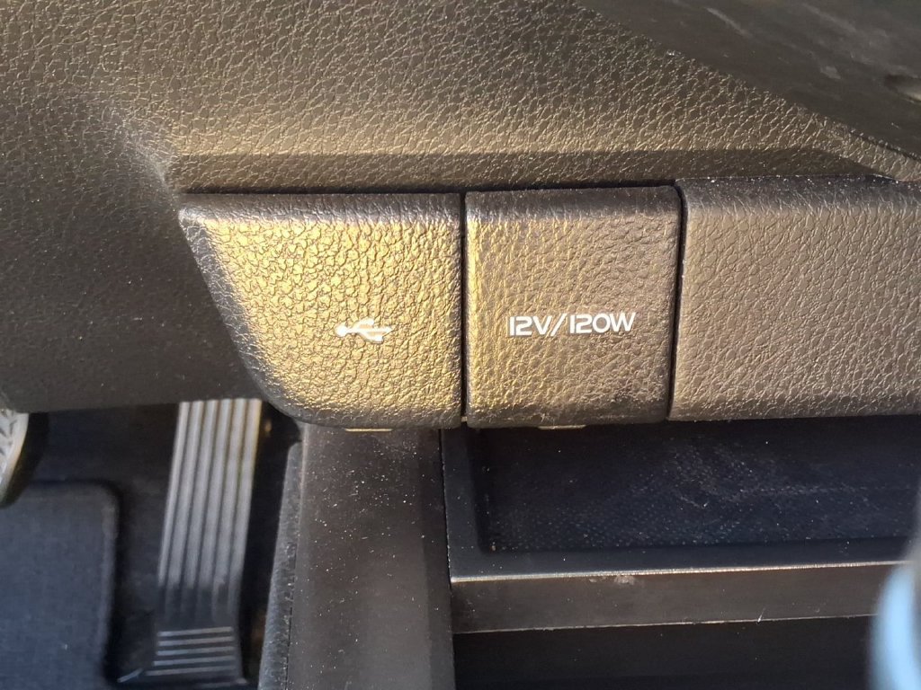Used 2024 Toyota Camry SE w/ Convenience Package FWD image 9