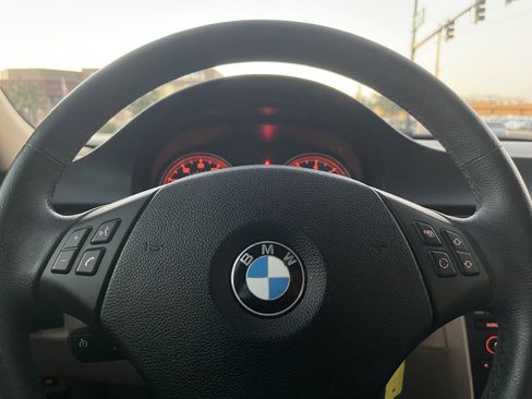 Used 2010 BMW 328i xDrive Sedan AWD/4WD image 12