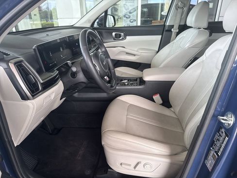 Used 2025 Kia Sorento S FWD image 10
