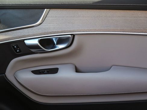 Certified 2025 Volvo XC90 B5 Core w/ Climate Package image 22