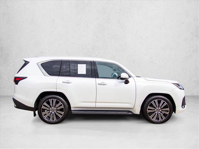 Used 2024 Lexus LX 600 4WD w/ Luxury Package image 4
