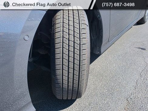 Used 2022 Toyota Prius XLE image 14