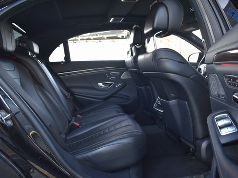 Used 2020 Mercedes-Benz S 560 4MATIC Sedan w/ Premium Package image 19