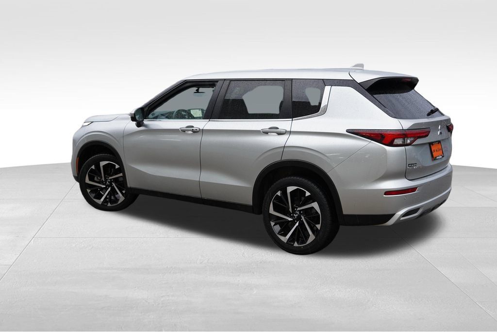 Used 2024 Mitsubishi Outlander SE AWD/4WD image 8