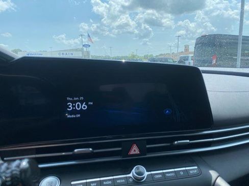 Used 2025 Hyundai Elantra SEL FWD image 20