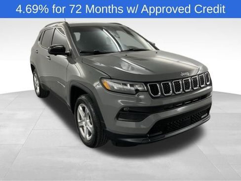 Used 2024 Jeep Compass Latitude w/ Sun and Sound Group image 1