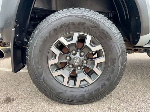 Used 2020 Toyota Tacoma TRD Off-Road AWD/4WD image 27