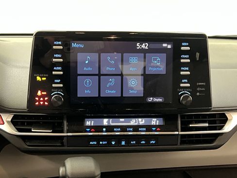 Used 2024 Toyota Sienna LE image 16