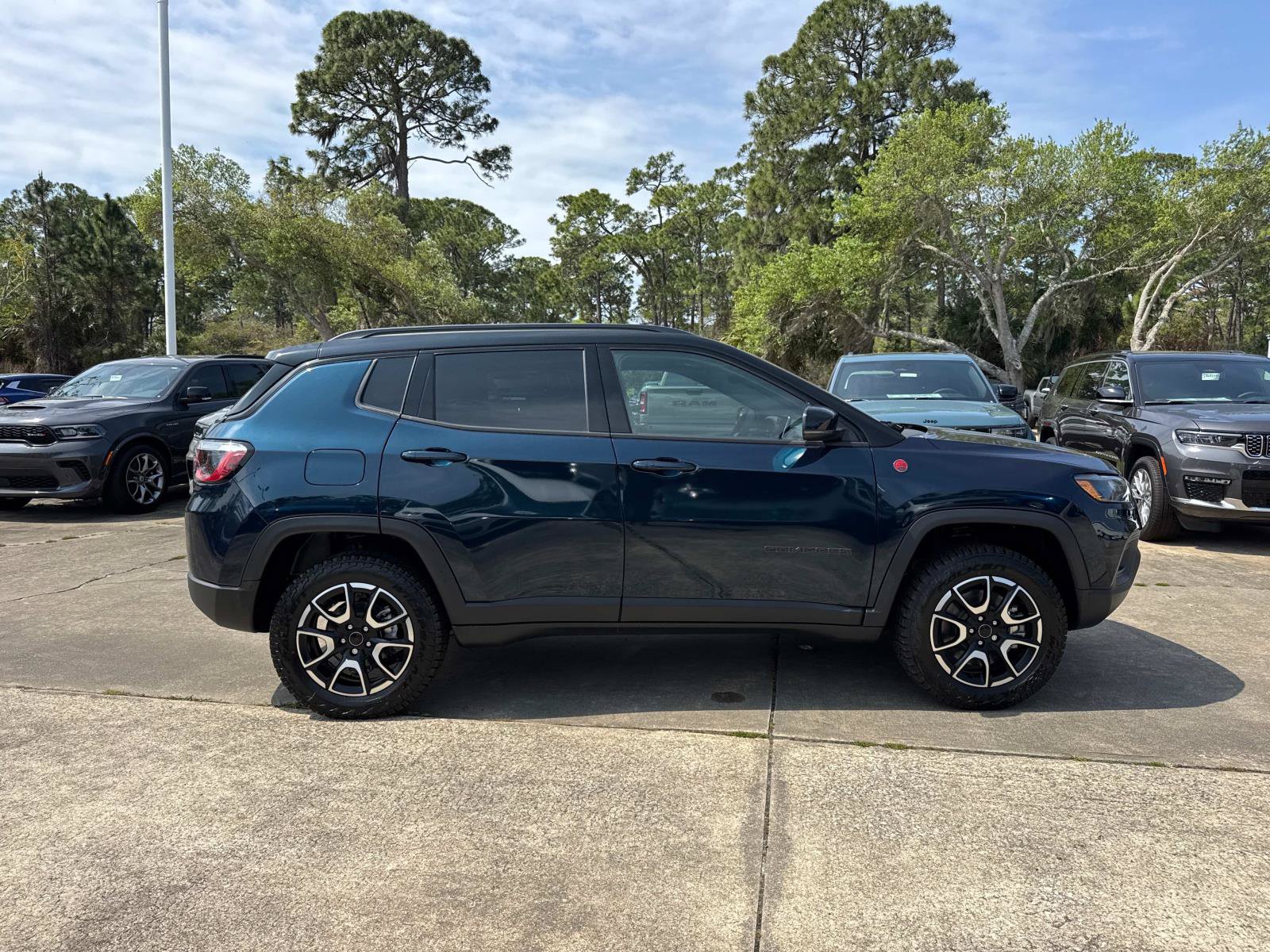 New 2026 Jeep Compass Trailhawk w/ Trailer Tow Group AWD/4WD image 2
