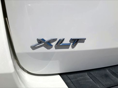Used 2022 Ford Explorer XLT w/ Equipment Group 202A RWD image 10