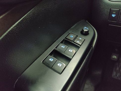 Used 2018 Toyota Highlander Limited image 27