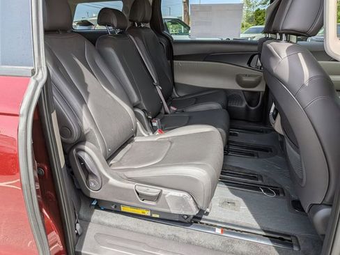 New 2026 Kia Carnival FWD image 25