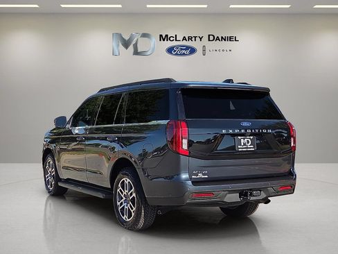 Used 2025 Ford Expedition Active AWD/4WD image 4