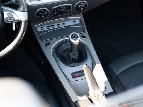 Used 2004 BMW Z4 3.0i RWD image 15