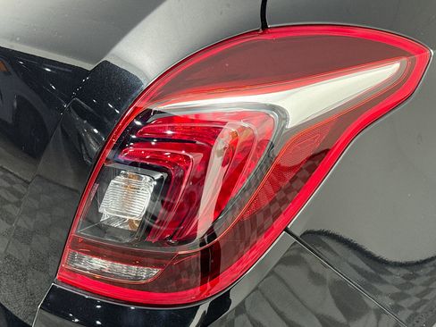 Used 2020 Buick Encore Preferred FWD image 33