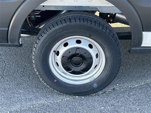 New 2025 Ford Transit 250 148 Medium Roof image 11