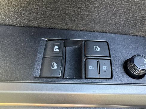 Used 2022 Toyota Tacoma SR5 w/ Technology Package image 17