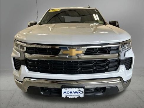 Used 2023 Chevrolet Silverado 1500 LT w/ Z71 Off-Road Package AWD/4WD image 9