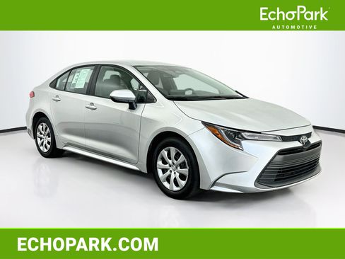 Used 2025 Toyota Corolla LE FWD image 1
