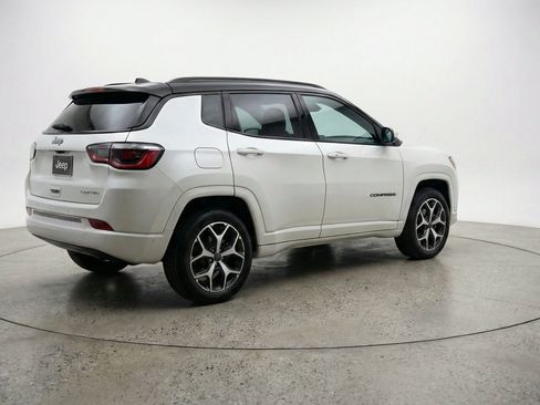 Used 2025 Jeep Compass Limited AWD/4WD image 9