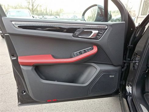 Used 2024 Porsche Macan S image 12