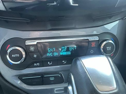 Used 2014 Ford Focus Titanium FWD image 19