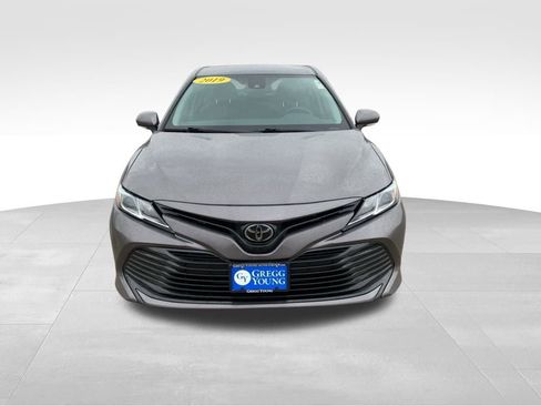 Used 2019 Toyota Camry L image 10