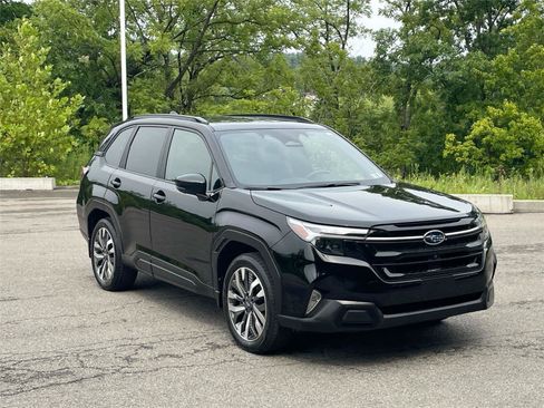 Certified 2025 Subaru Forester Touring AWD/4WD image 7