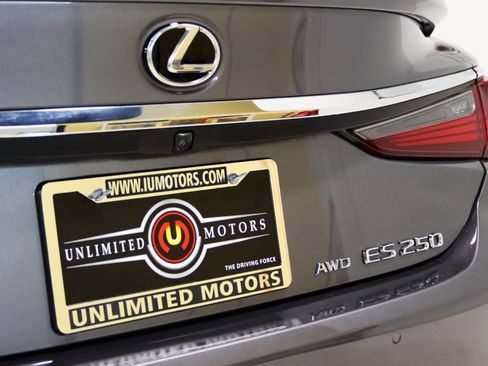 Used 2021 Lexus ES 250 w/ Premium Package image 4