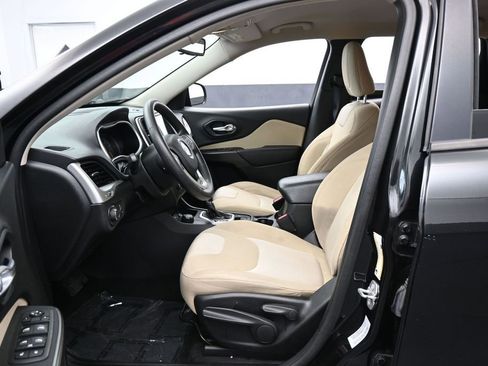 Used 2016 Jeep Cherokee Sport AWD/4WD image 11