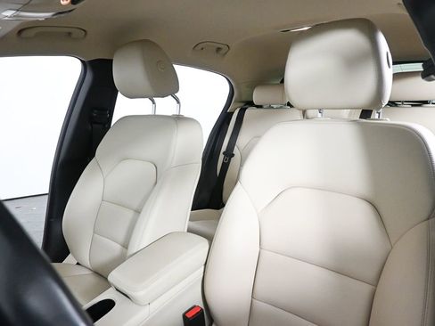 Used 2019 Mercedes-Benz GLA 250 4MATIC image 5