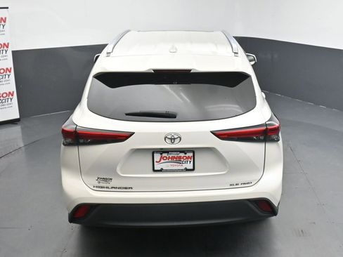 Used 2021 Toyota Highlander XLE AWD/4WD image 30